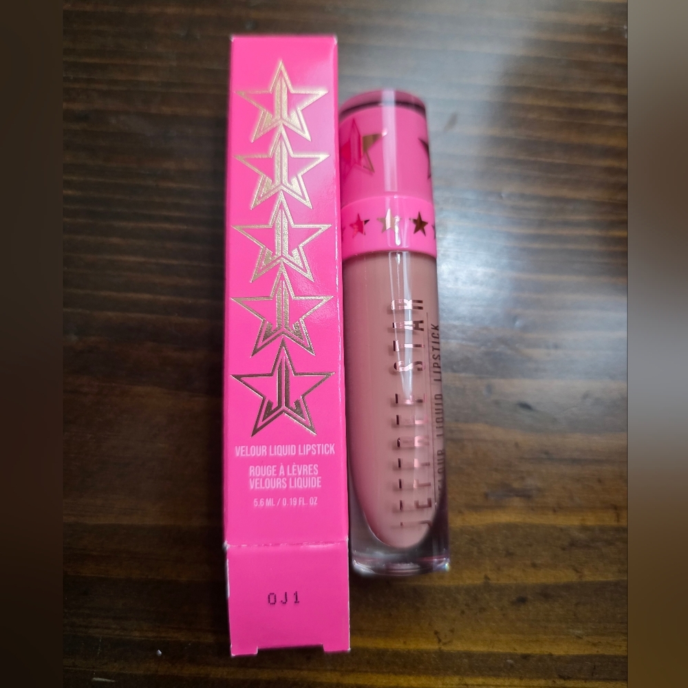 🌴 Jeffree Star Pink and Gold Velour Liquid Lipstick Color: Mannequin - Picture 2 of 7